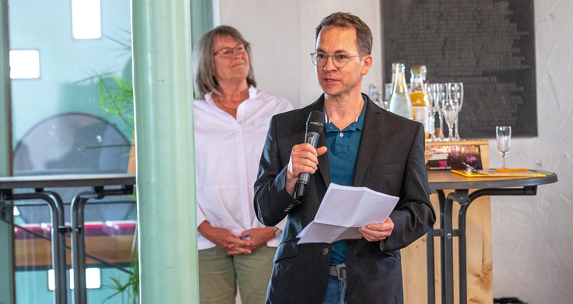 Dr. Ansgar Schnurr führt in die Werke ein.