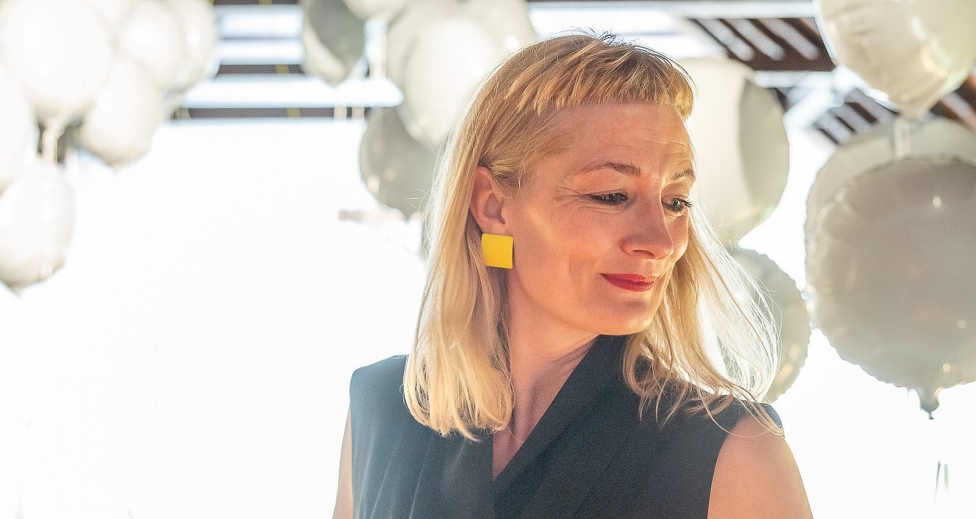 Anne Kückelhaus vor "federleicht"